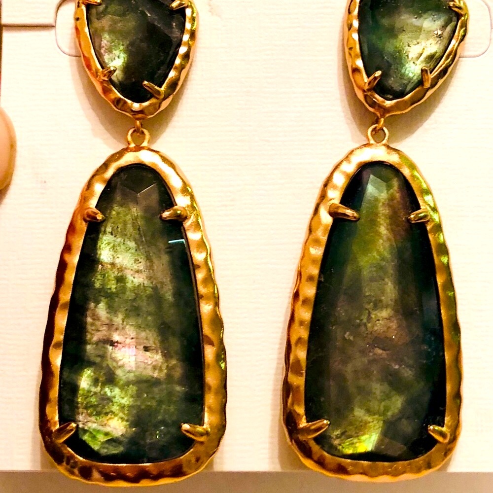 NWT RARE Kendra Scott Daria Earrings Crystal Gray Illusion Hammered Rose Gold😊 - Picture 4 of 9